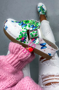 Vzorované zdravotnícke šľapky BUTTERFLY+