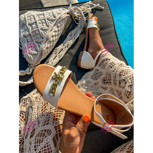 Elegantné sandále so zlatou ozdobou ROSALYN-