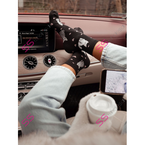 Čierne ponožky s mačičkami-