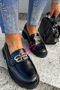 Čierne mokasíny so zlatou ozdobou VENDULA