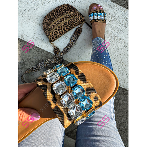 Šľapky zdobené kamienkami RODERIKA-