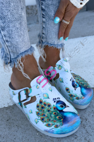 Vzorované zdravotnícke šľapky PEACOCK