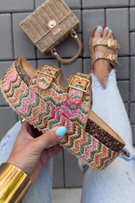 Vzorované šľapky na platforme DATOLA-