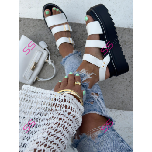 Biele sandále zo zlatými aplikáciami CLOVER-