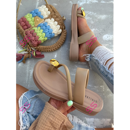 Dámske šľapky so zlatou ozdobou ALIENOR-