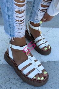 Biele sandále so zlatou ozdobou ROMANA-