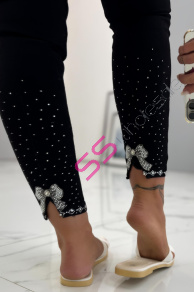 Skinny rifle zdobené kamienkami a korálikmi