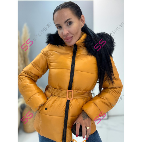 Štepovaná prechodná bunda s opaskom SARAH+