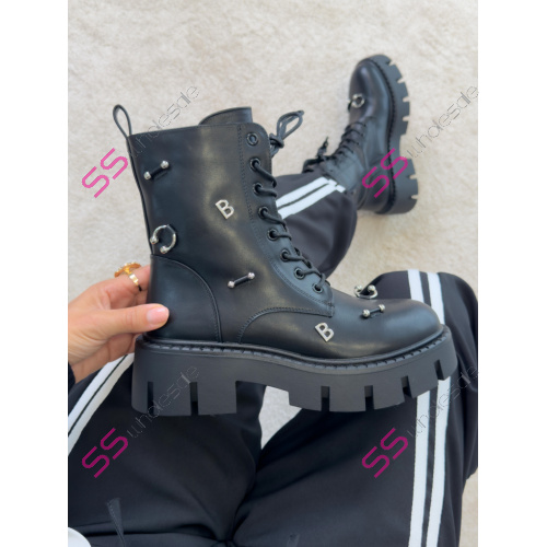 Šnúrovacie čižmy so striebornými ozdobami AYAH-