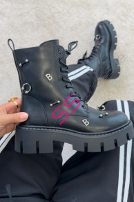 Šnúrovacie čižmy so striebornými ozdobami AYAH-