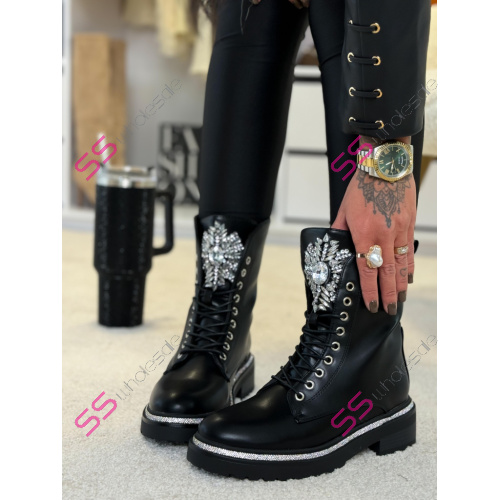 Šnúrovacie čižmy so striebornou ozdobou KENZA+