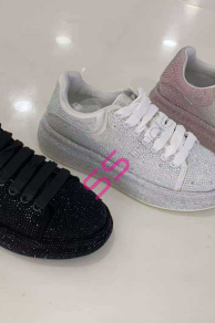 Tenisky zdobené kamienkami