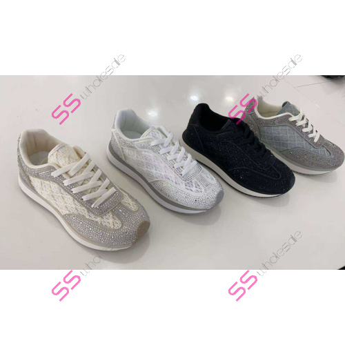 Tenisky zdobené kamienkami