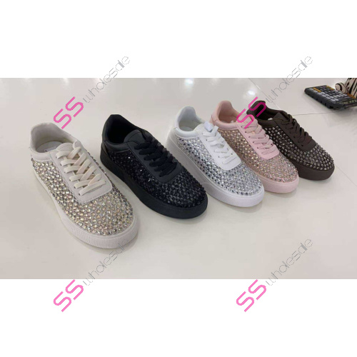 Tenisky zdobené kamienkami