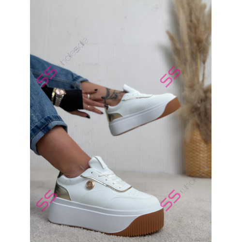 Platformové tenisky so zlatými detailmi APRYLL-