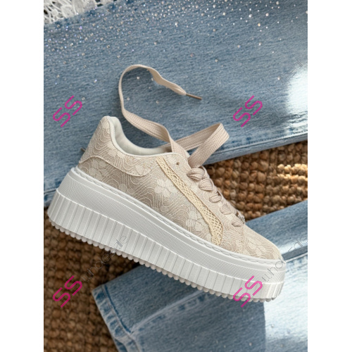 Trblietavé tenisky zdobené čipkou ANIRMA