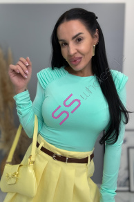 Dámsky top s riasenými ramenami a vypchávkami MEDORA