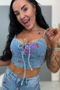 Denim crop-top zdobené s čerešňovou výšivkou CHERRY