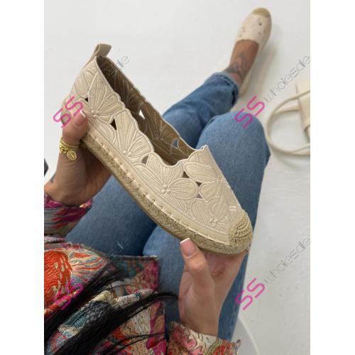  Vyšívané dámske mokasíny FLORA